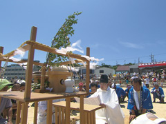 オジンジキサマを見送る男たち